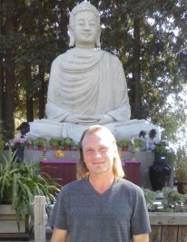 brent infront of Buddha